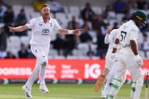 Robinson and Tongue Five-For Double Act Puts England in Command on Day 1 Against Pakistan