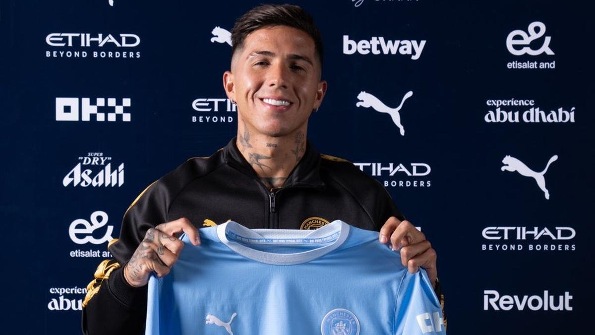 Private Jets, Collapsed Domino Deals, and £125m Enzo Fernandez Move Highlight Deadline Day Chaos