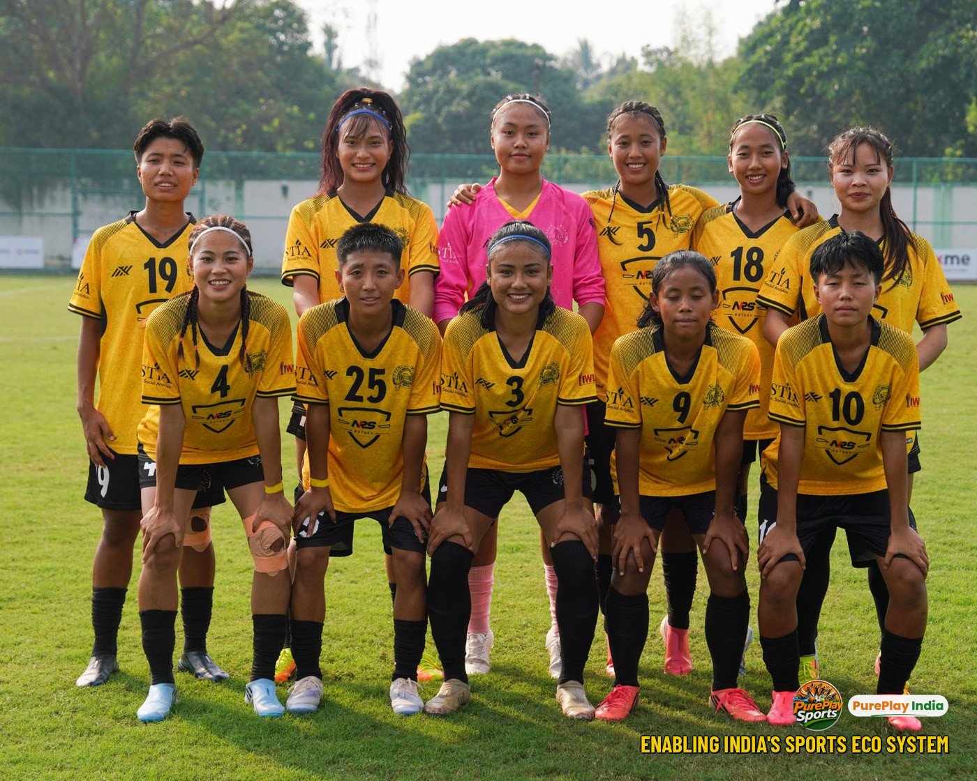 YWC, Manipur starting XI in yellow before the Lxme IWL 2 match against Pune Krida Prabhodhini Academy